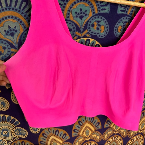 🦋5/20$🦋 pink spandex bra/crop top - Picture 2 of 7